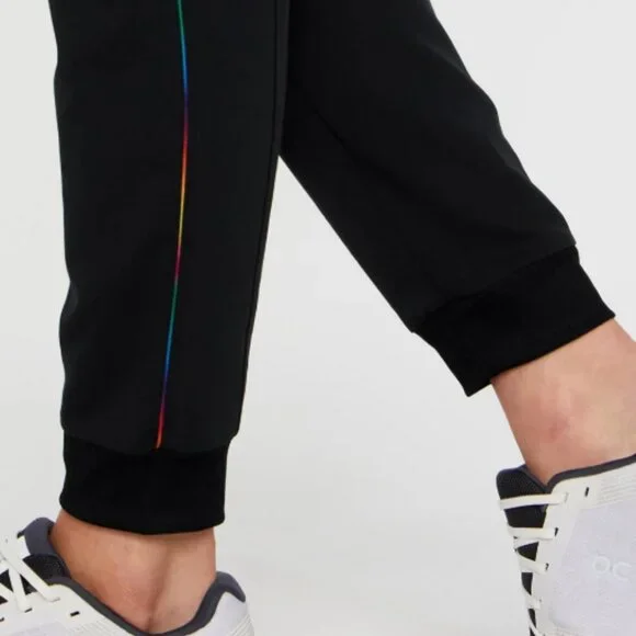 NEW Fabletics On Call Scrub Reflective Jogger RARE Black Rainbow M Short Petite - Picture 5 of 8